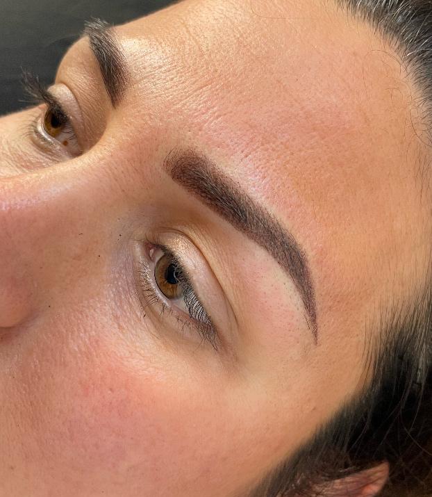 Micropigmentación de cejas naturales en Dos Hermanas